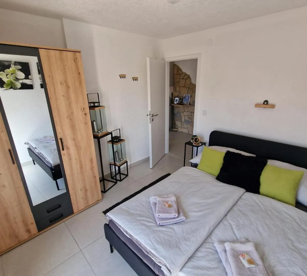 Fewosaric Apartment Marlon Vir